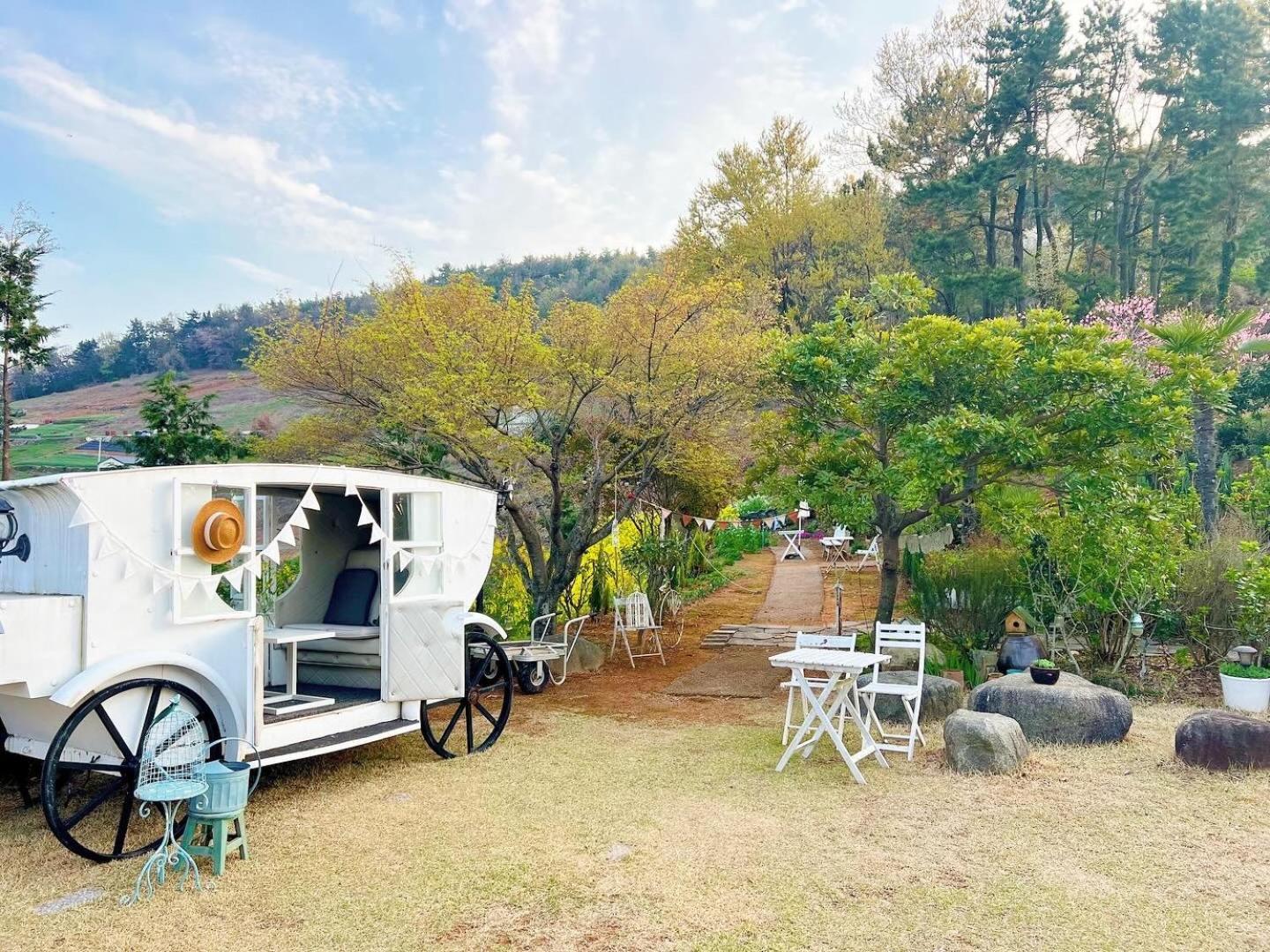 Country House Exclamation Mark & Comma Namhae Buitenkant foto