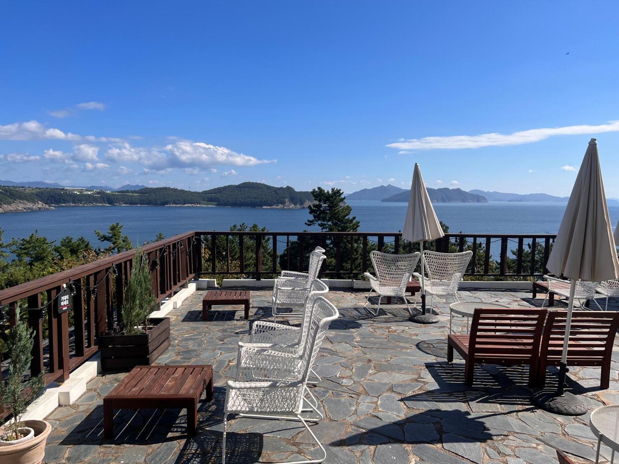 Country House Exclamation Mark & Comma Namhae Buitenkant foto