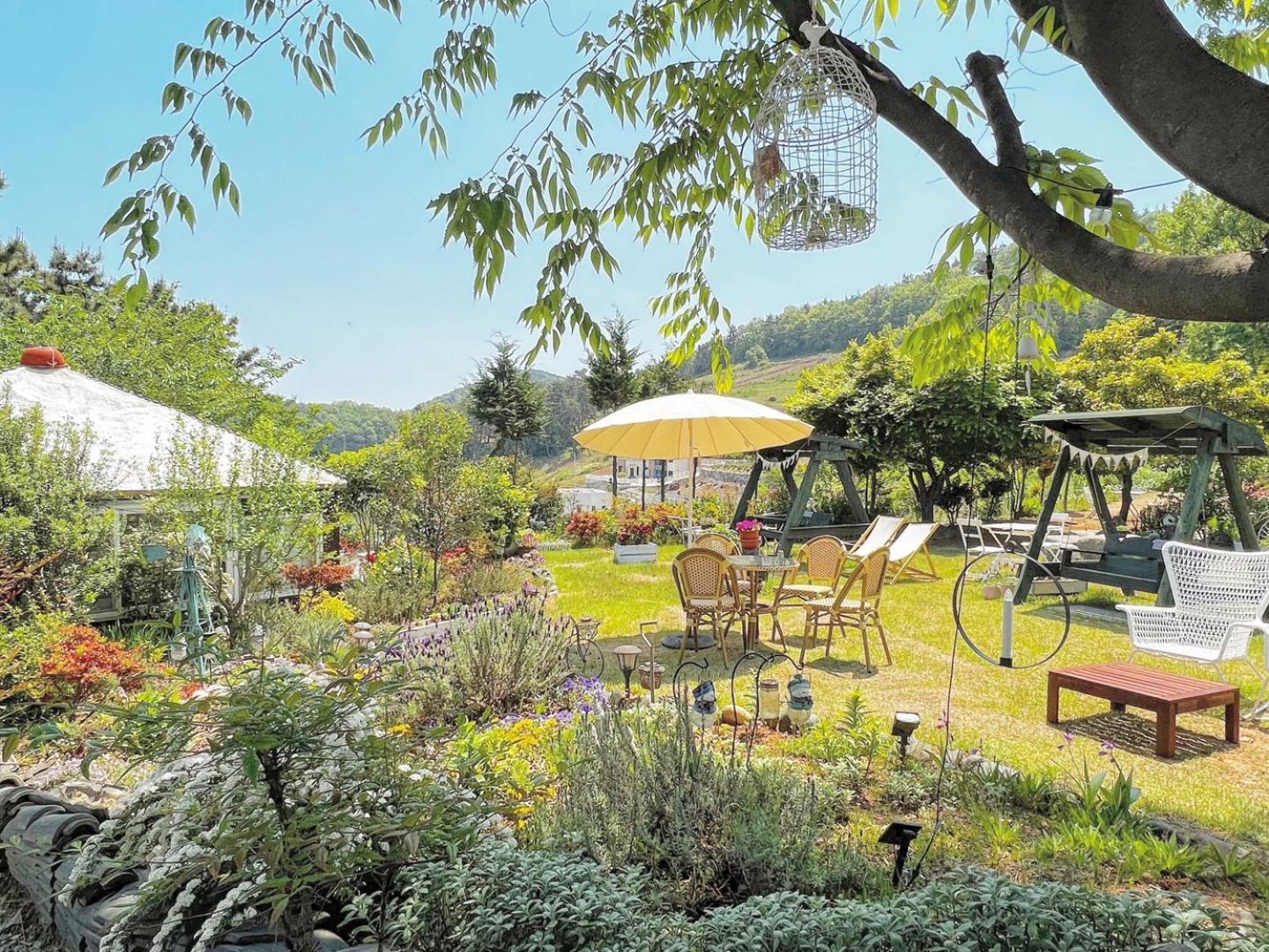 Country House Exclamation Mark & Comma Namhae Buitenkant foto