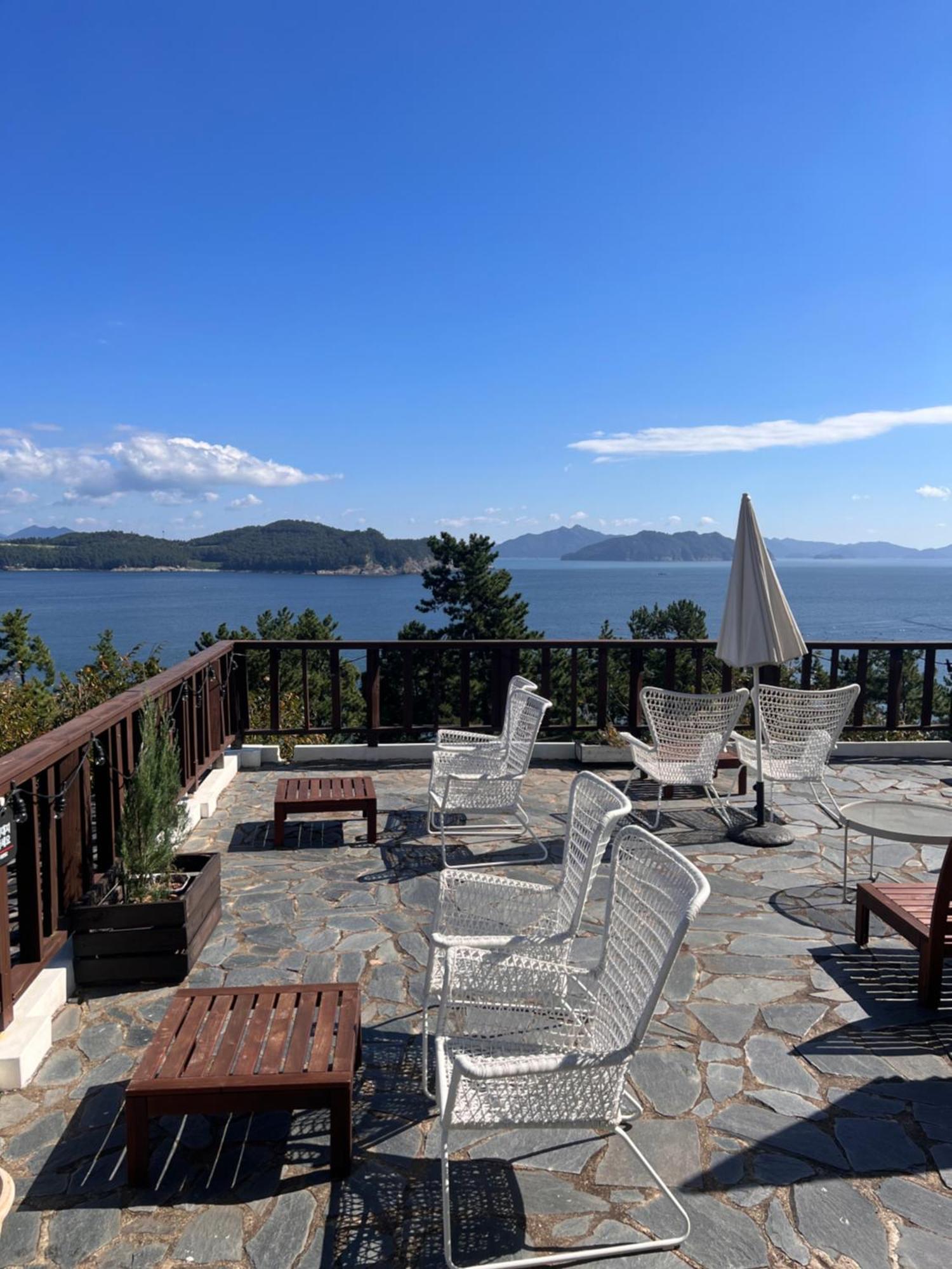 Country House Exclamation Mark & Comma Namhae Buitenkant foto