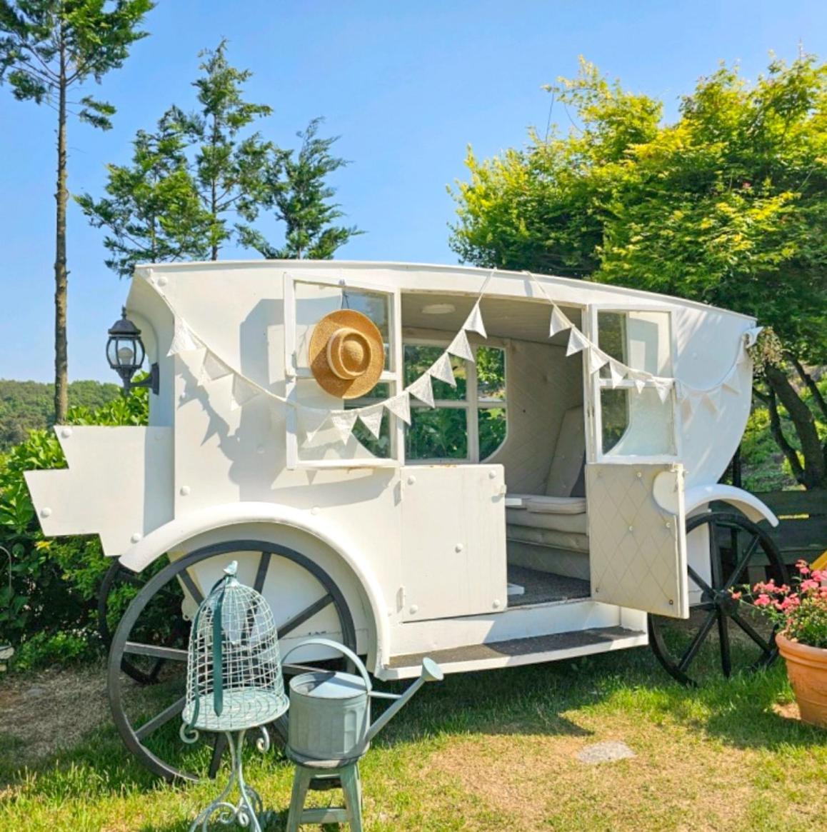 Country House Exclamation Mark & Comma Namhae Buitenkant foto