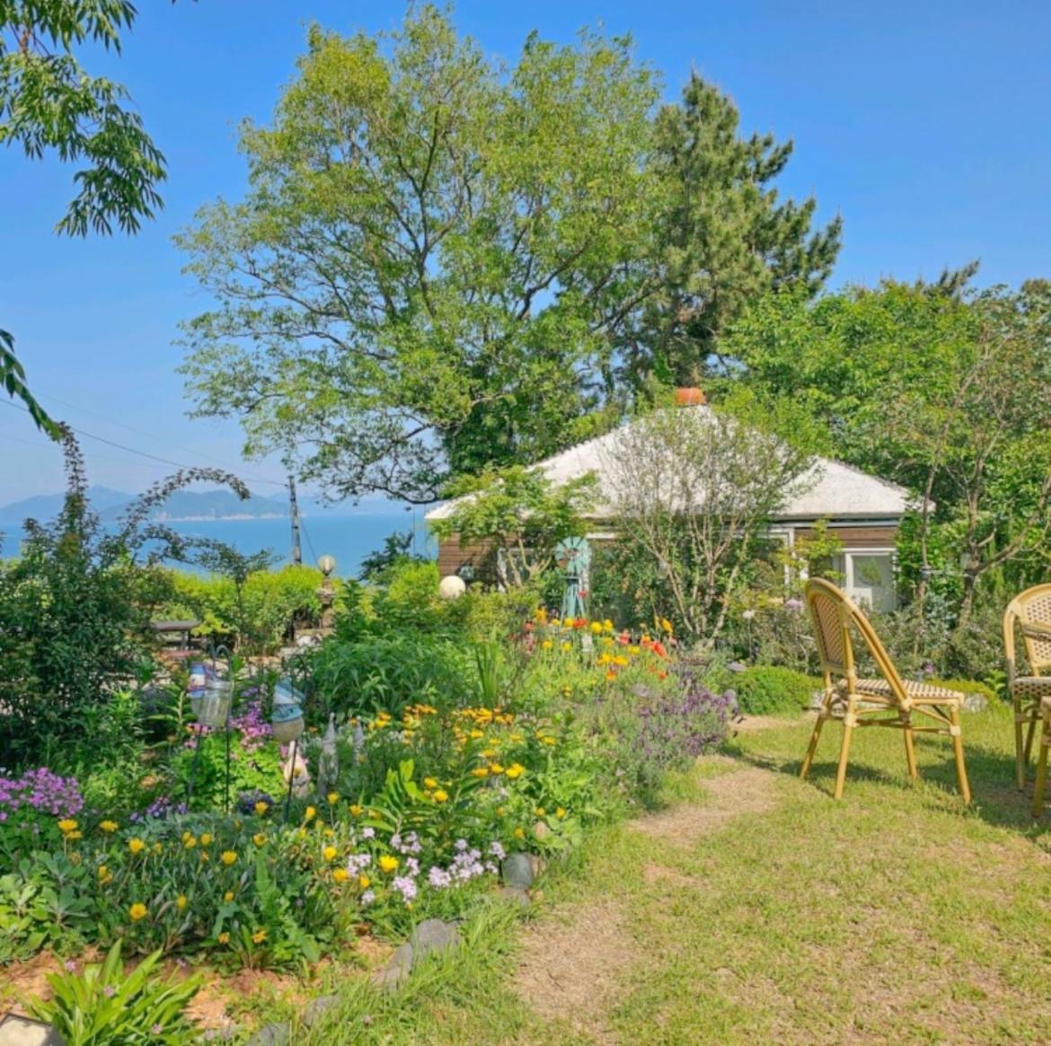 Country House Exclamation Mark & Comma Namhae Buitenkant foto