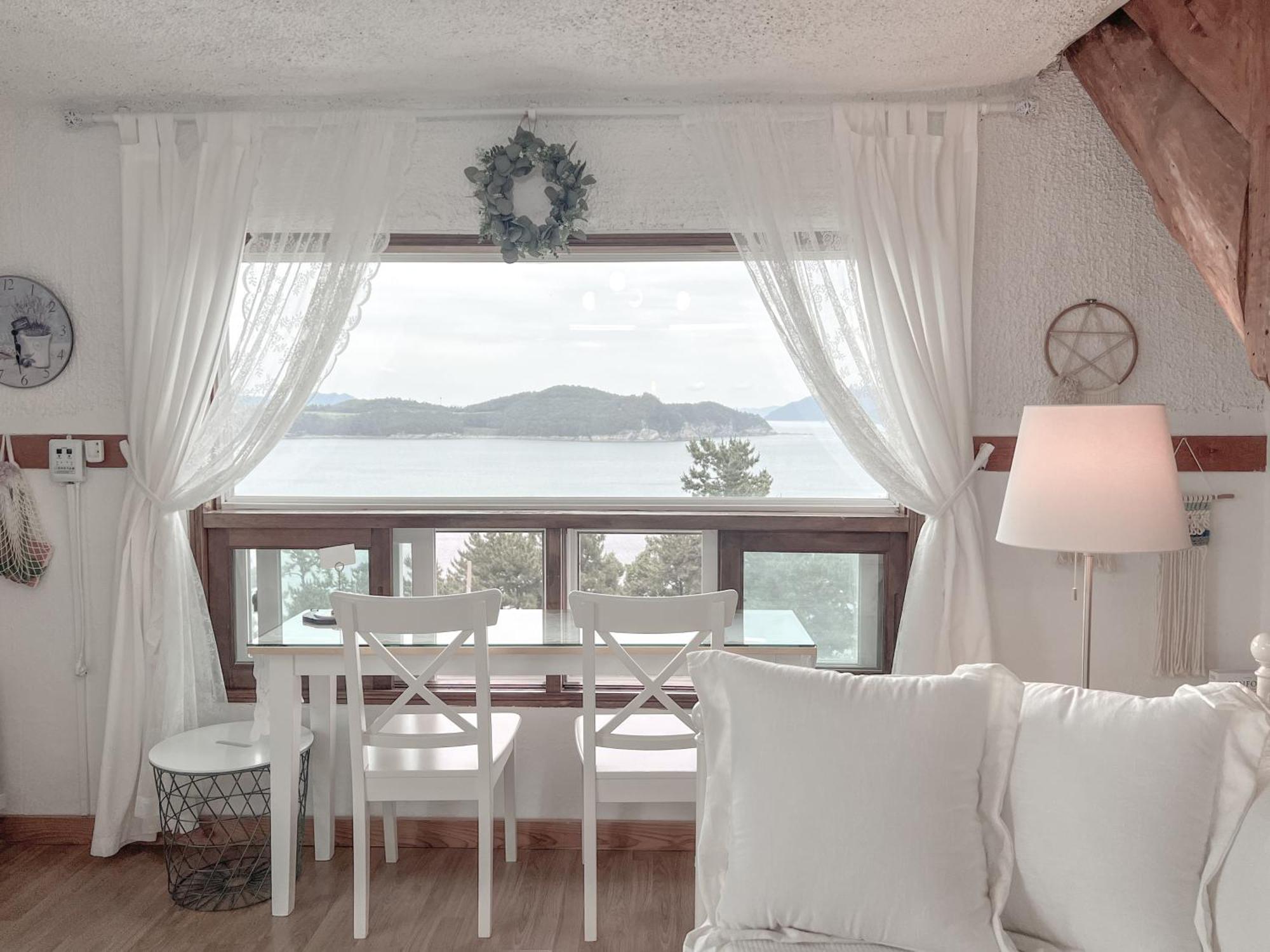 Country House Exclamation Mark & Comma Namhae Buitenkant foto