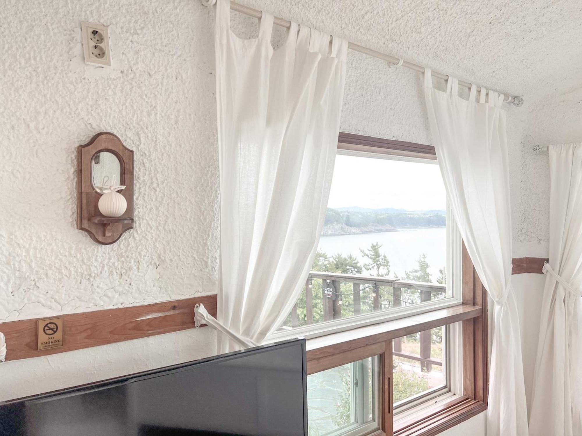 Country House Exclamation Mark & Comma Namhae Buitenkant foto
