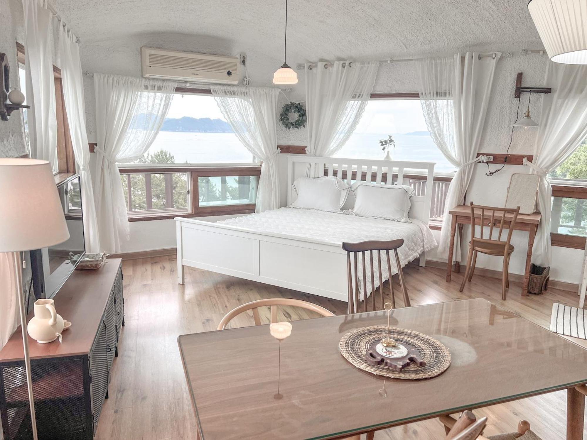 Country House Exclamation Mark & Comma Namhae Buitenkant foto