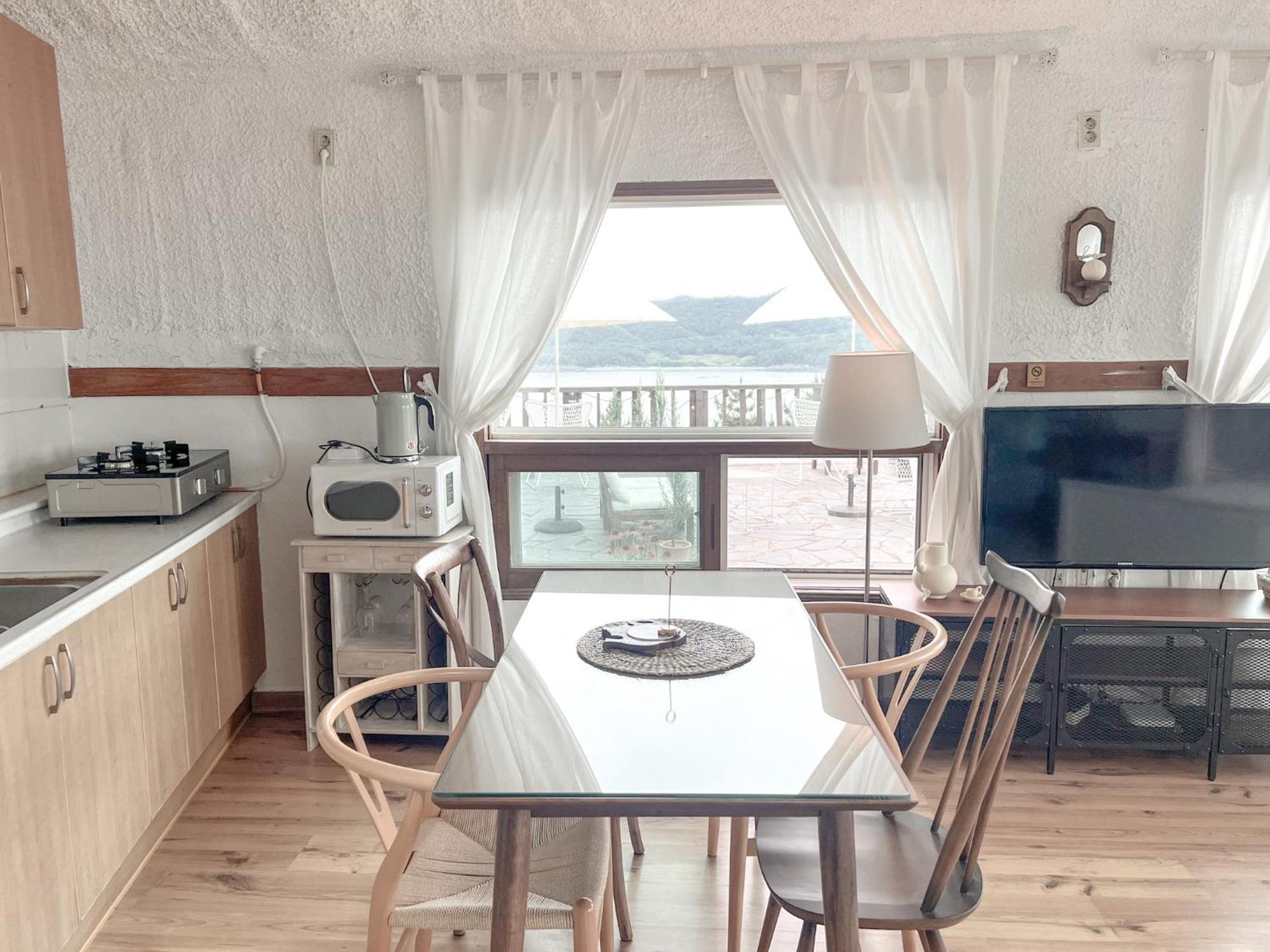 Country House Exclamation Mark & Comma Namhae Buitenkant foto