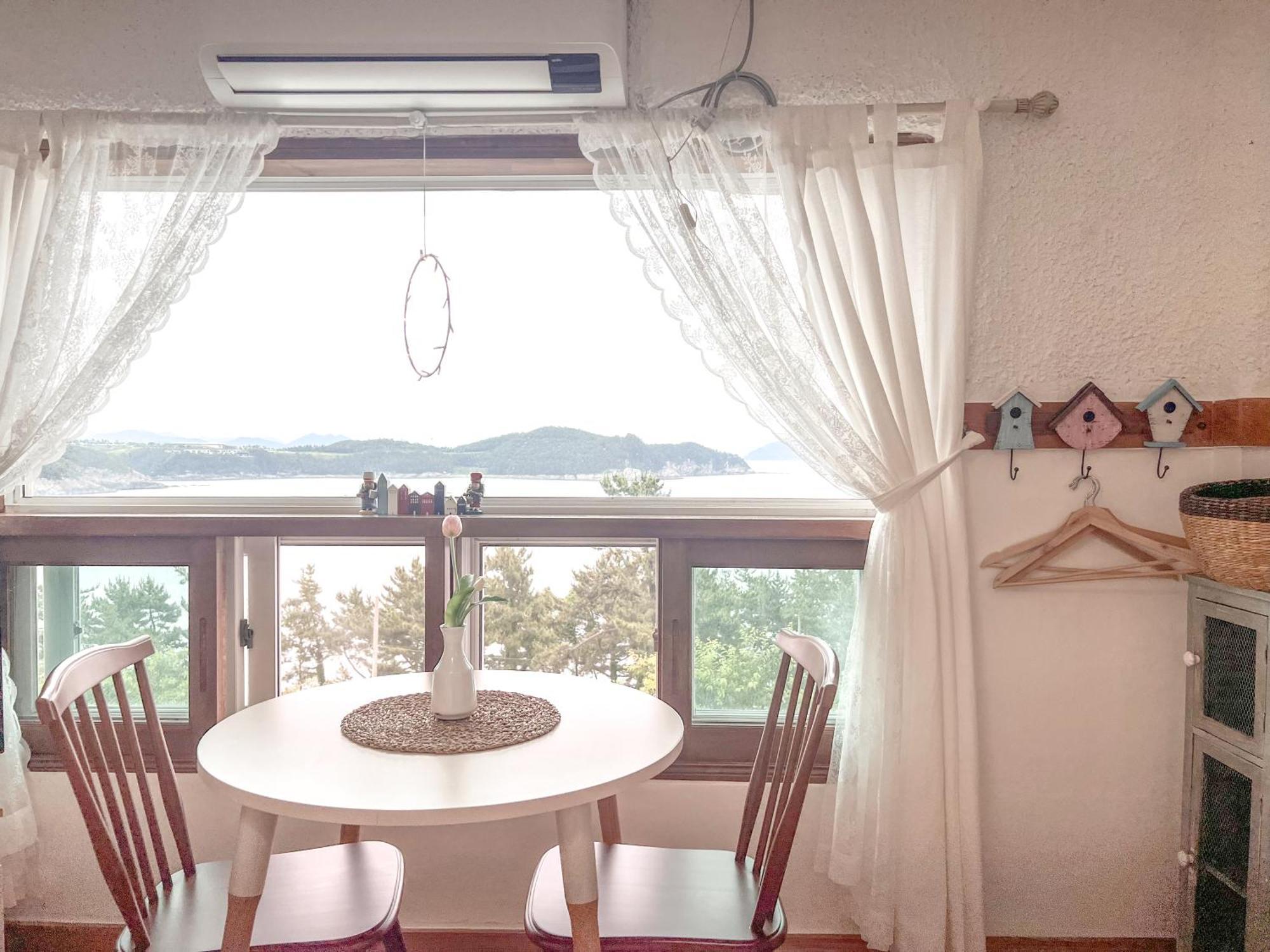 Country House Exclamation Mark & Comma Namhae Buitenkant foto