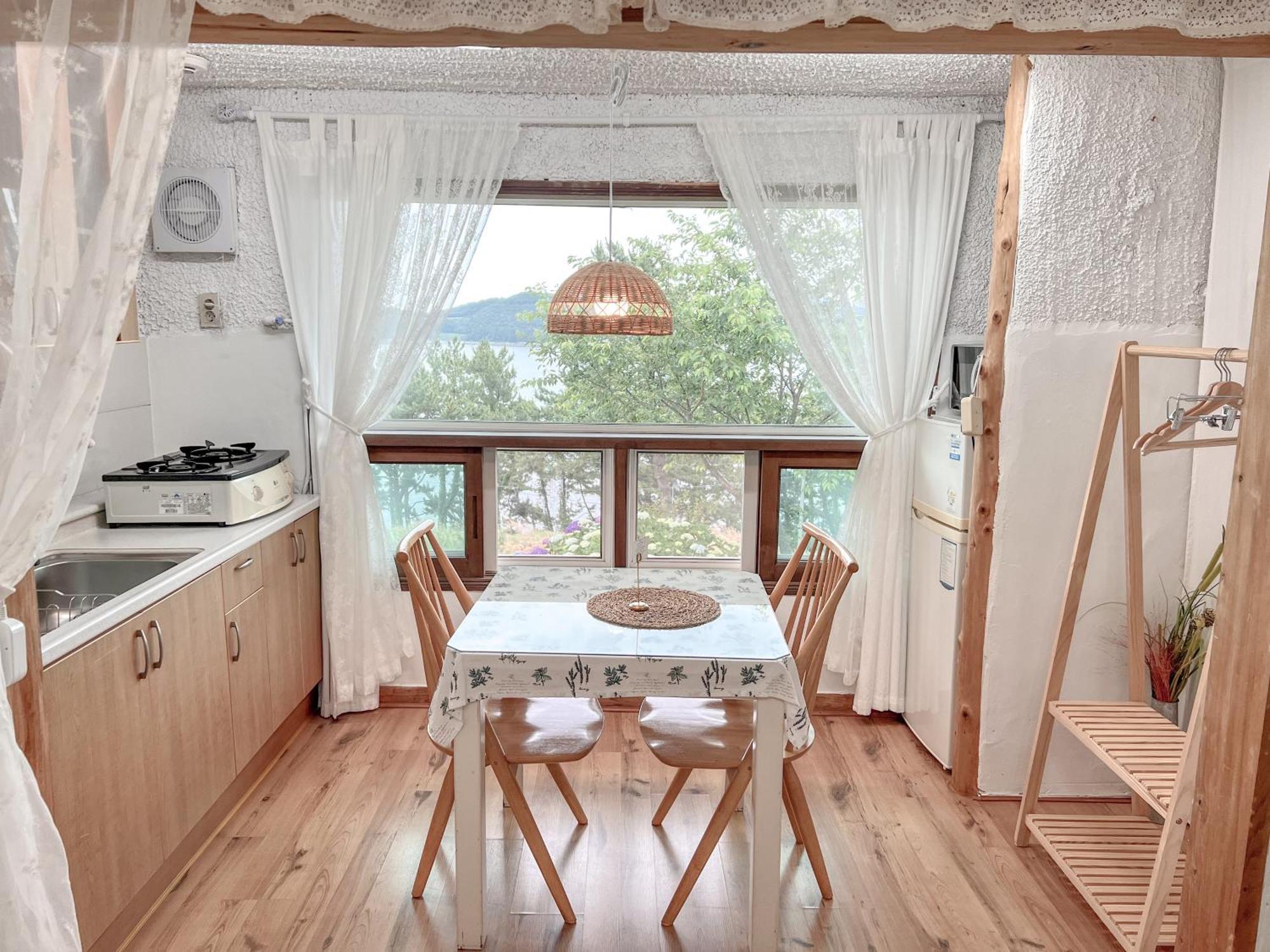 Country House Exclamation Mark & Comma Namhae Buitenkant foto