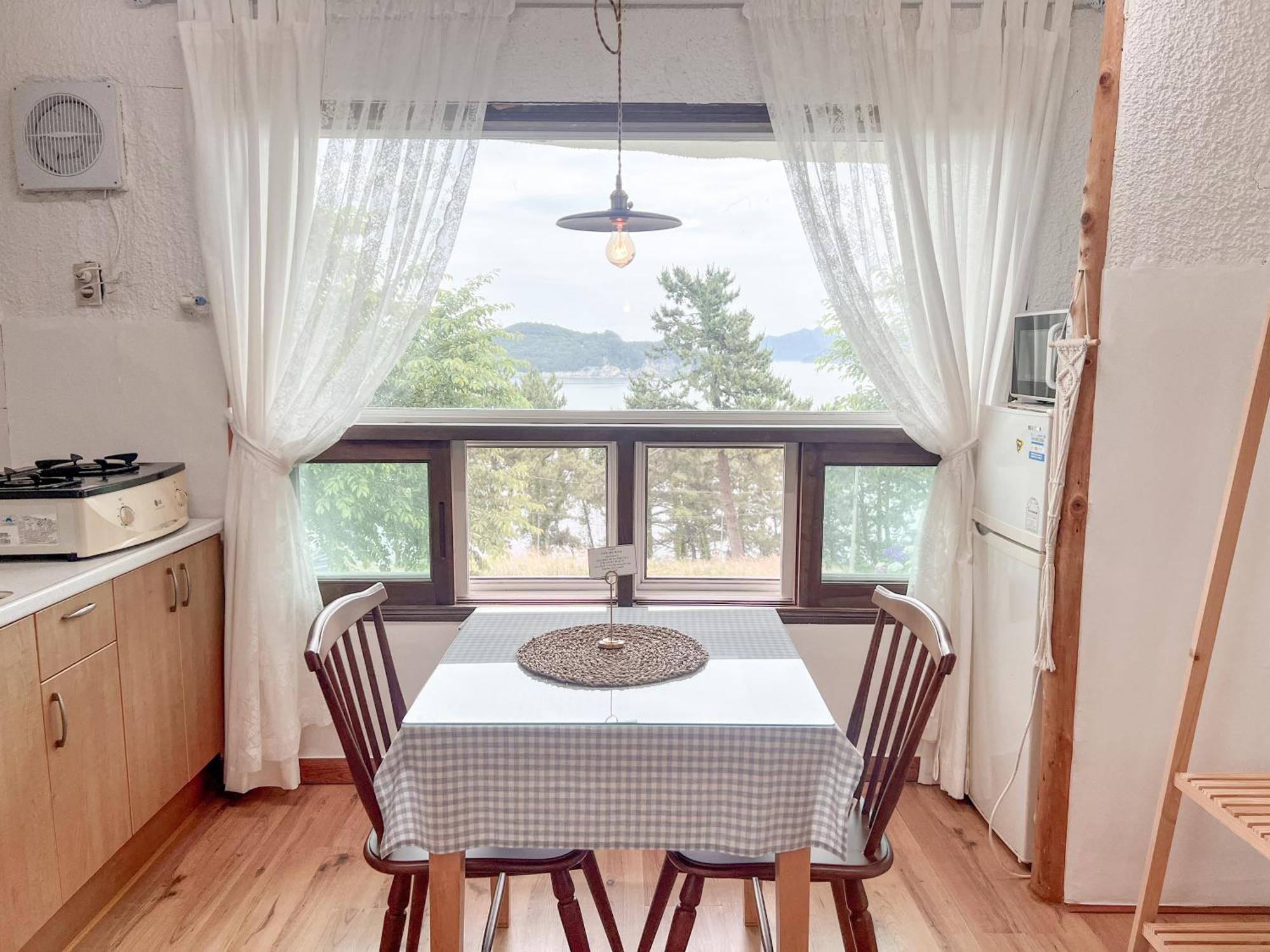 Country House Exclamation Mark & Comma Namhae Buitenkant foto