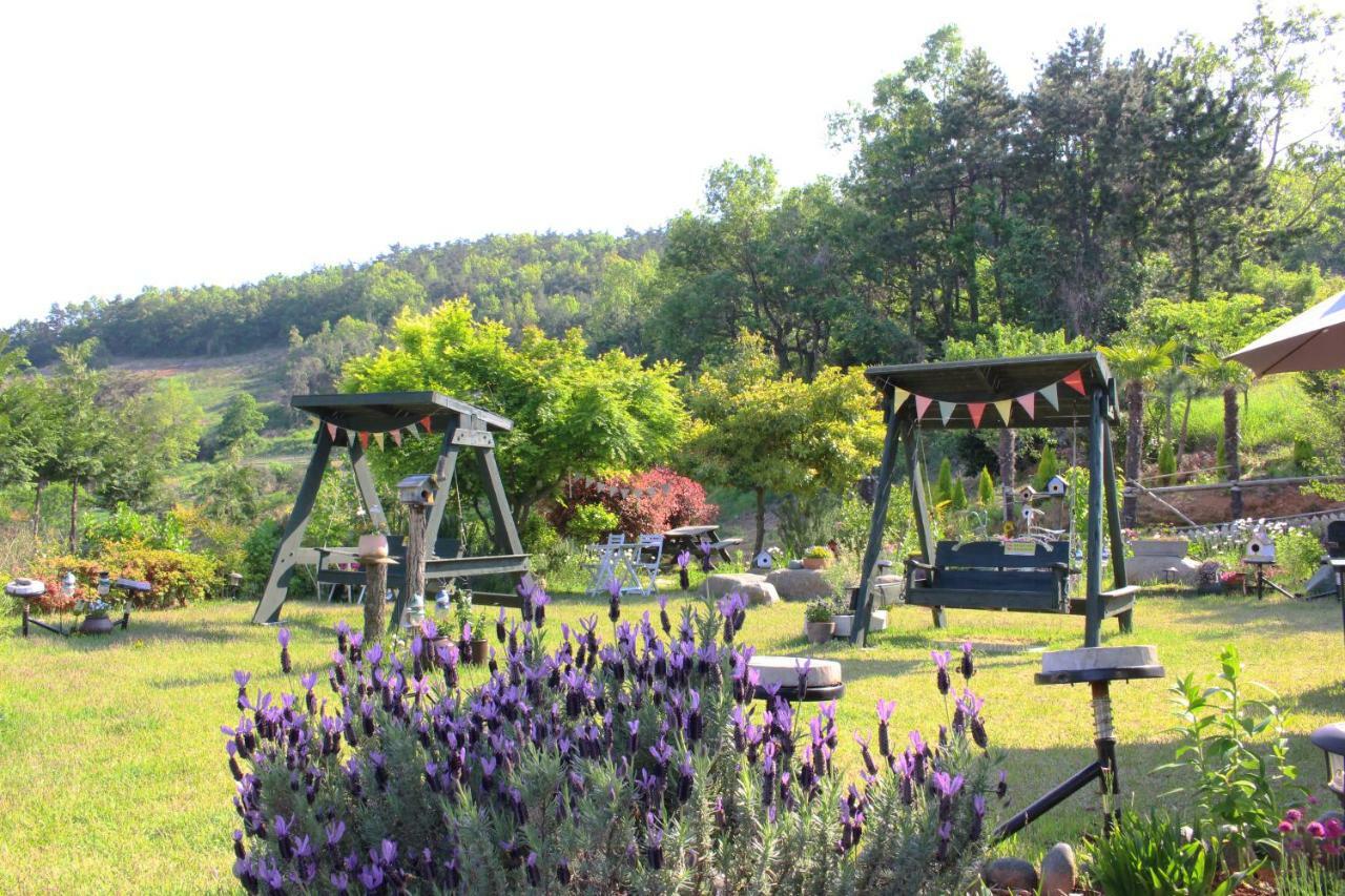 Country House Exclamation Mark & Comma Namhae Buitenkant foto