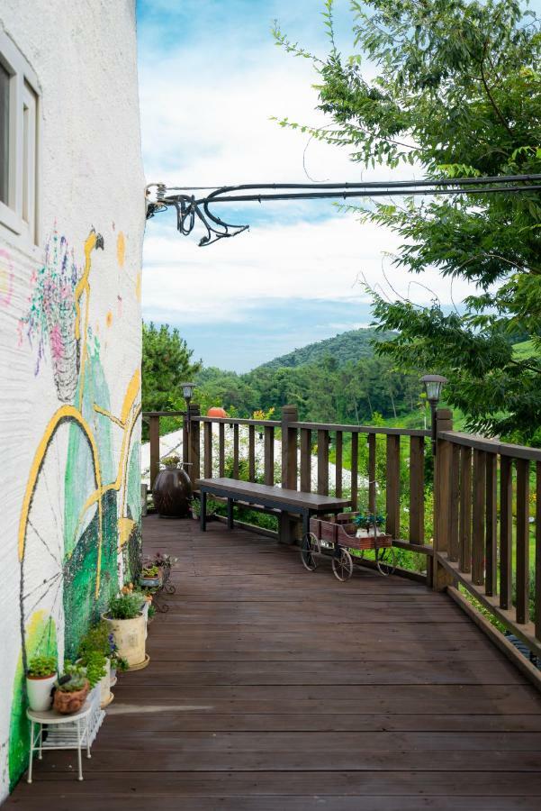Country House Exclamation Mark & Comma Namhae Buitenkant foto
